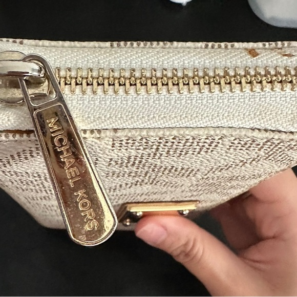 Michael Kors long Wallet - Picture 5 of 14